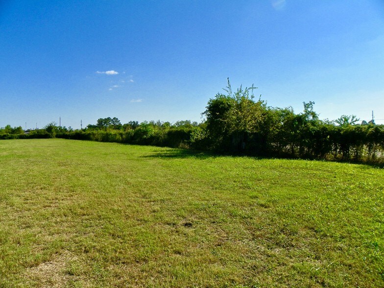 More Photos Of 16570 Beaumont Hwy, Houston Land For Lease