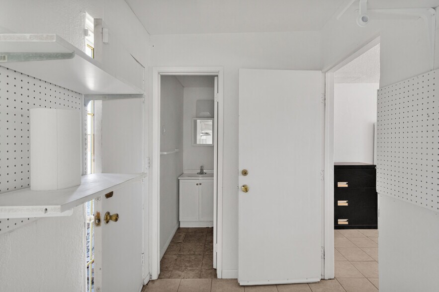 More Photos Of 9464 Hesperia Rd, Hesperia Freestanding For Sale