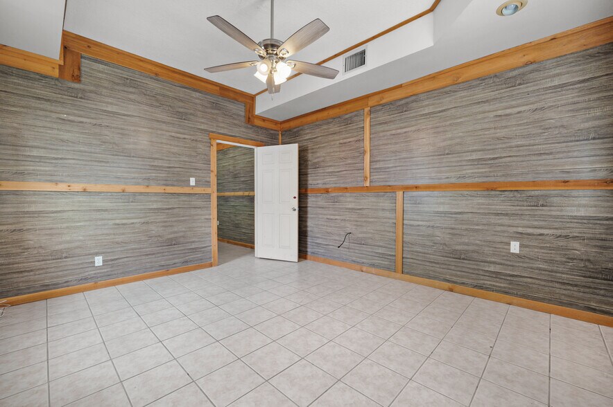 More Photos Of 2330 Schuwirth Rd, Converse Warehouse For Lease