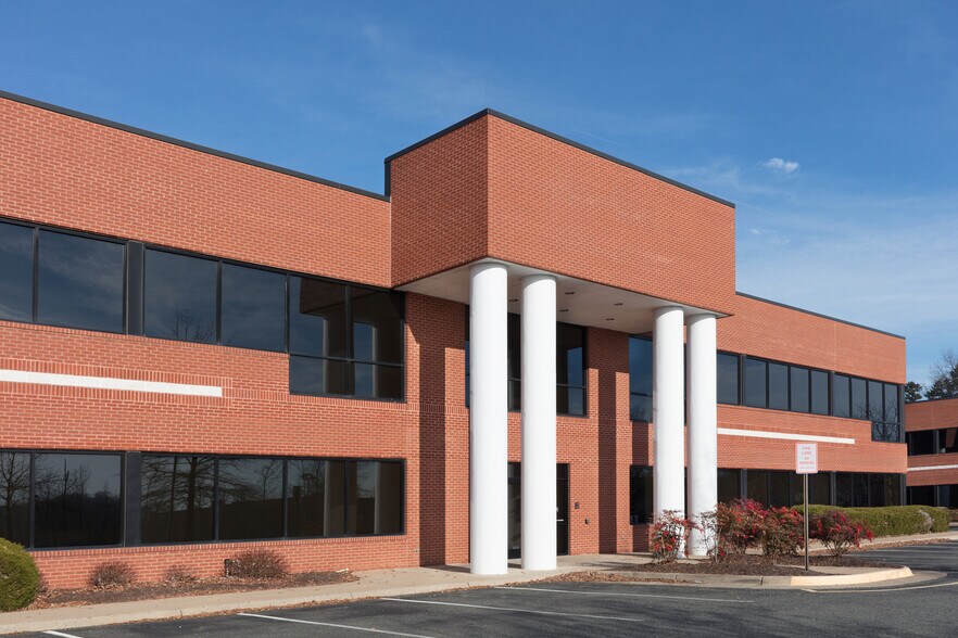More Photos Of 24 Center St, Stafford Office For Lease