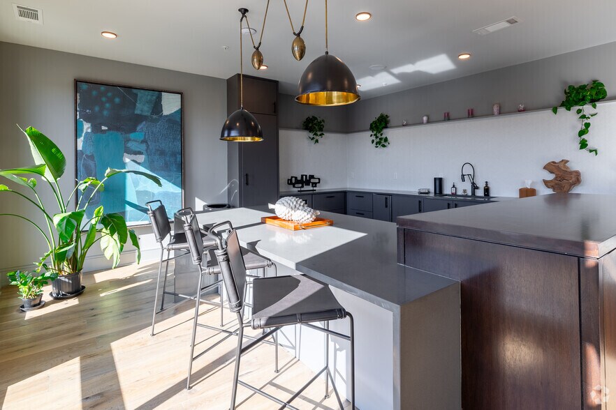 More Photos Of 146 Roberts St, Asheville Apartments For Lease