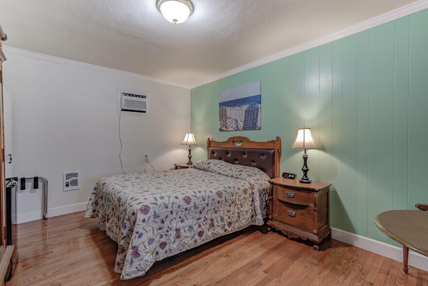 More Photos Of 718 Main St, Weaverville Hotel For Sale