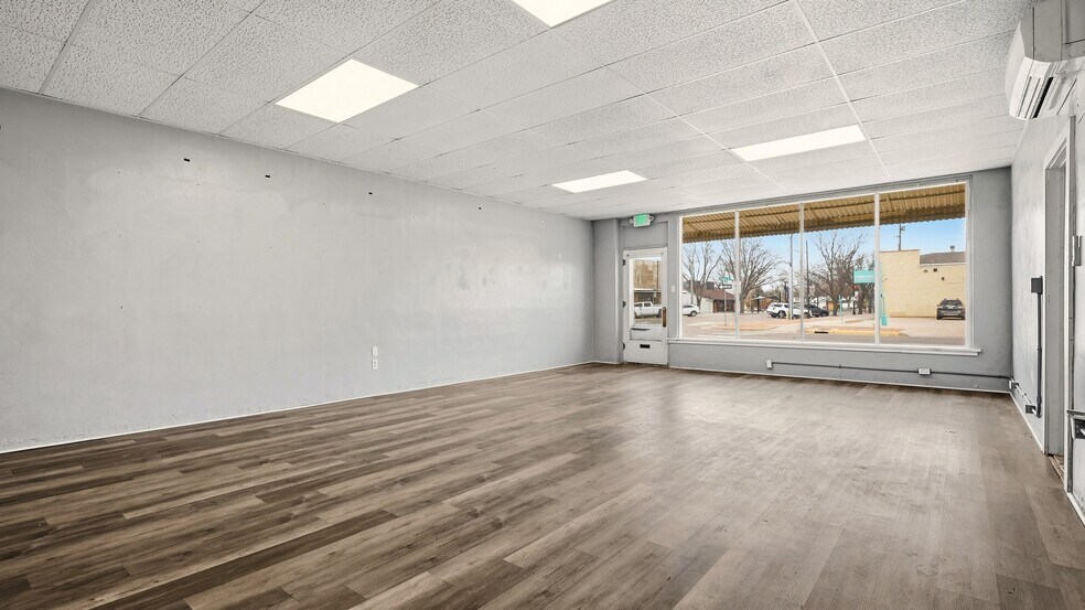 More Photos Of 204 W Beaver Ave, Fort Morgan Showroom For Sale