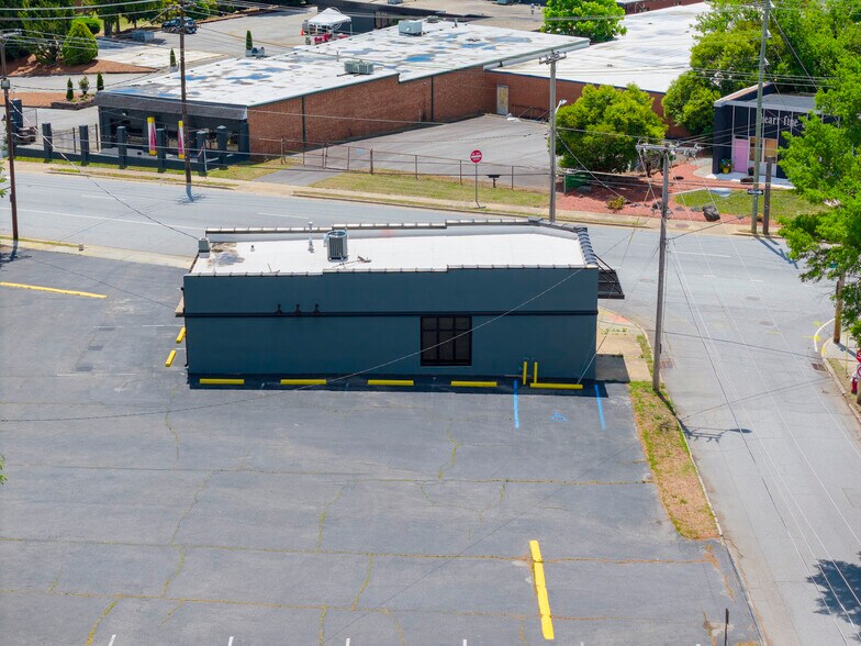 More Photos Of 131 Oak St, High Point Freestanding For Lease