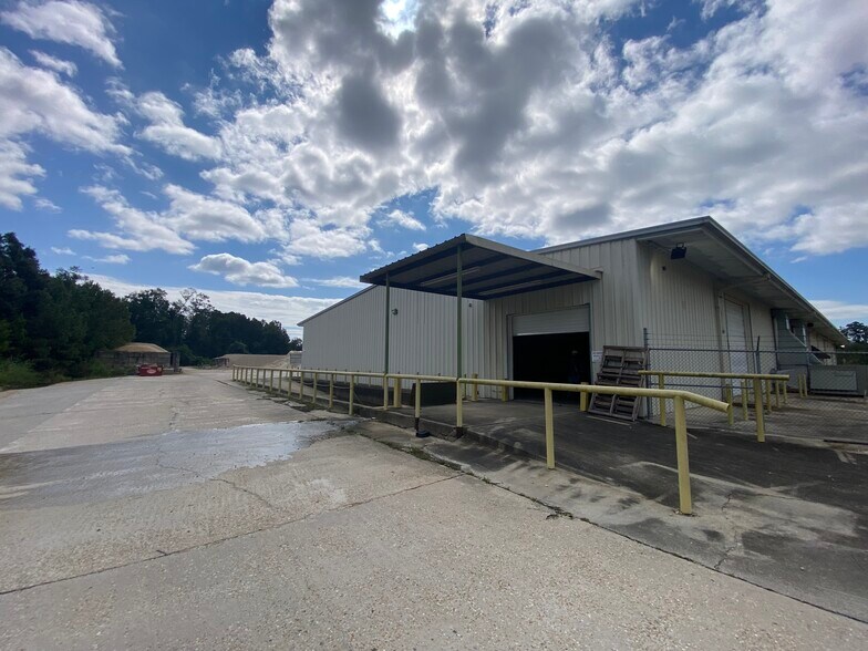 More Photos Of 2103 US-190 Hwy, Hammond Showroom For Sale