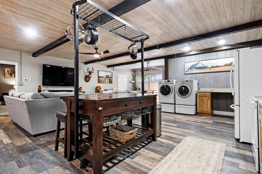 More Photos Of 11155 Hubbard Rd, Kansas City Flex For Sale
