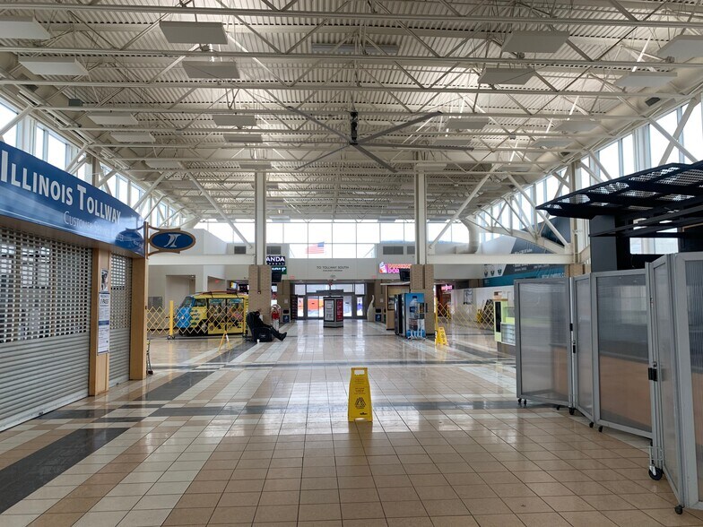 More Photos Of 700 E Tri-State Toll Rd, South Holland Freestanding For Lease