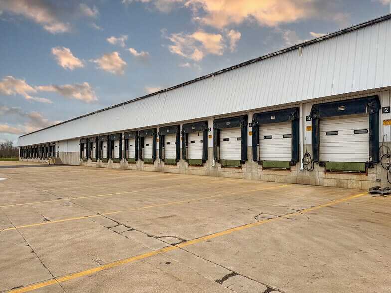 More Photos Of 1362 Lincoln Ave, Holland Warehouse For Lease
