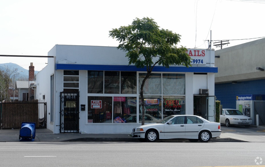 Primary Photo Of 8048 Vineland Ave, Sun Valley Freestanding For Lease
