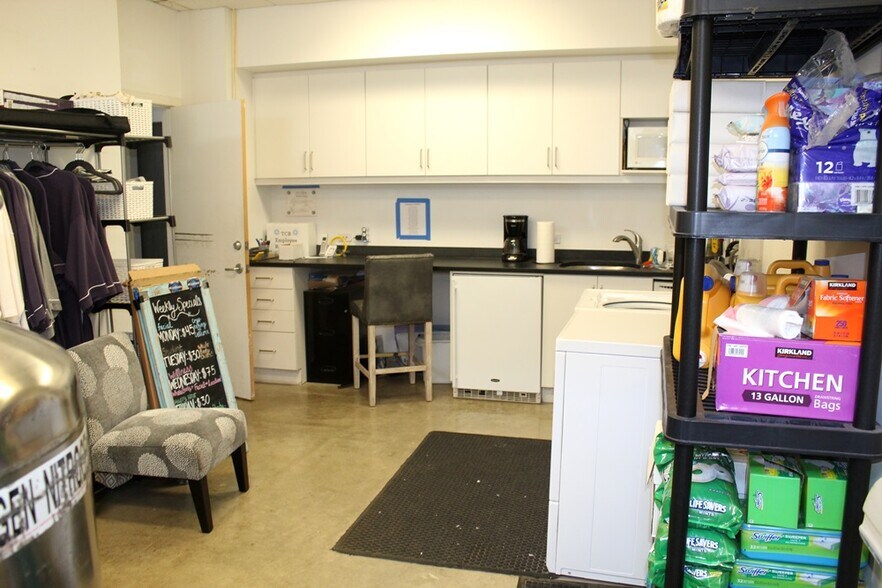 More Photos Of 1915-1917 N Damen Ave, Chicago Storefront For Sale