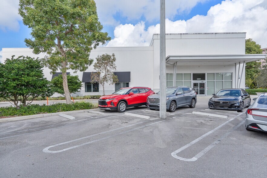 More Photos Of 3481 N University Dr, Coral Springs General Retail For Sale