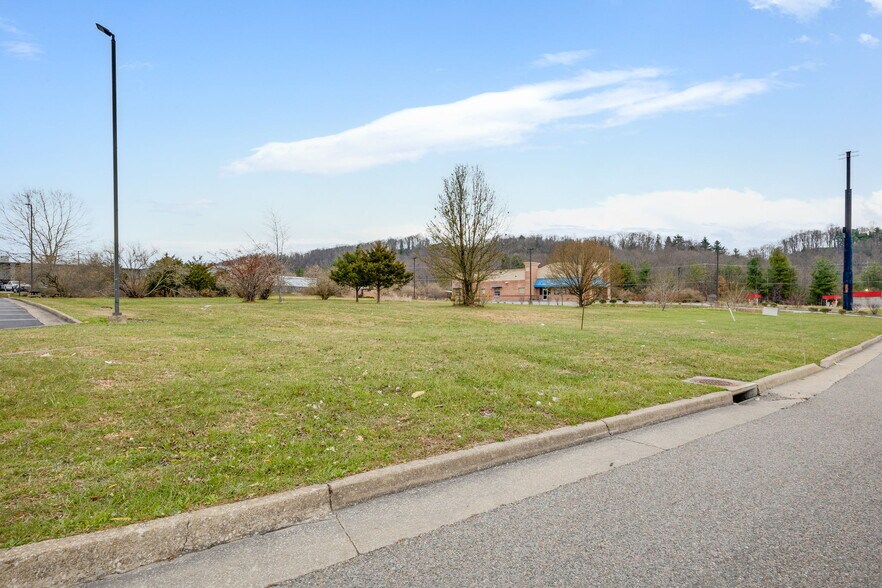 More Photos Of Woodland Drive SW, Wise Land For Sale