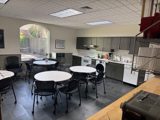 More Photos Of 629 Cherokee St, New Orleans Office For Lease