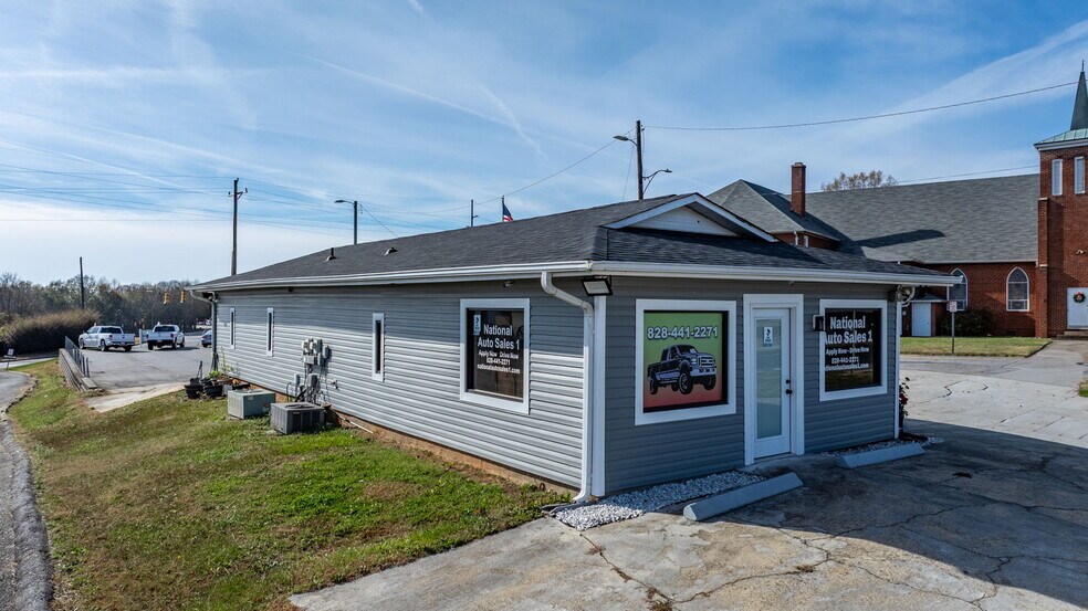 More Photos Of 121 13th St SW, Hickory Office For Sale