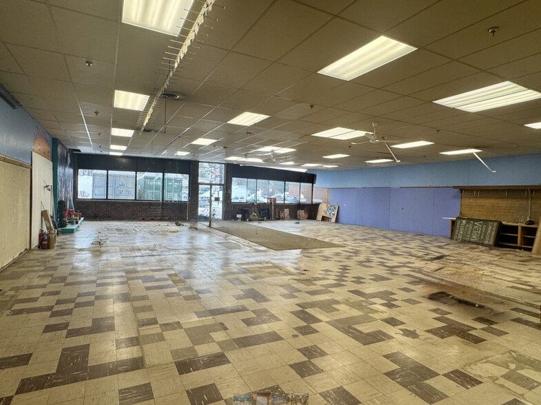 More Photos Of 121 E Main St, Webster Freestanding For Lease