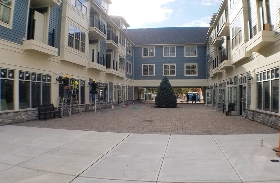 More Photos Of 800 Federal Rd, Brookfield Apartments For Lease