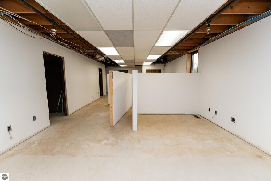 More Photos Of 910 Industrial Dr, Mount Pleasant Warehouse For Sale