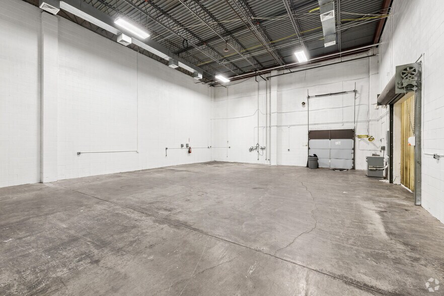 More Photos Of 600 Ryerson Rd, Lincoln Park Warehouse For Lease