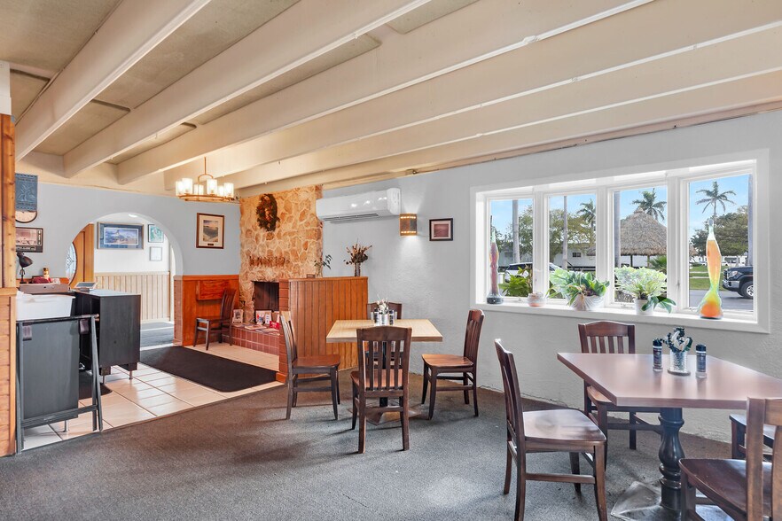 More Photos Of 700 Ocean Dr, Key Colony Beach Restaurant For Sale