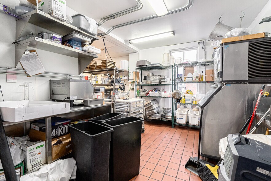 More Photos Of 117 E Riverside Dr, Jeffersonville Restaurant For Lease