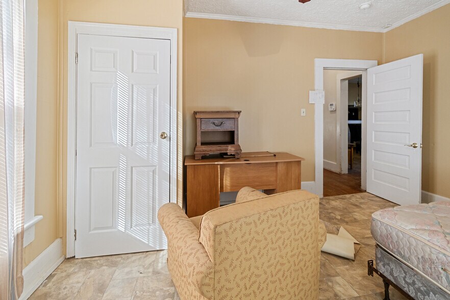 More Photos Of 960 Curry Pl, Macon-Bibb Healthcare For Sale