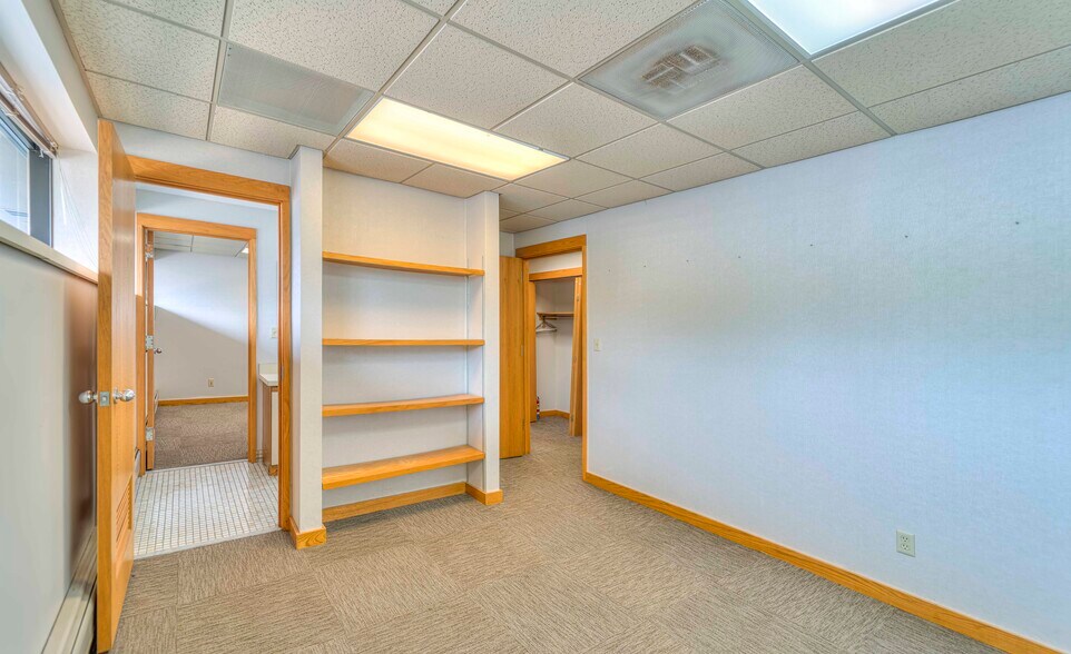 More Photos Of 900 E Michigan Ave, Jackson Office For Lease