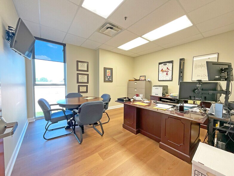 More Photos Of 185 Pasadena Dr, Lexington Storefront Retail Office For Sale