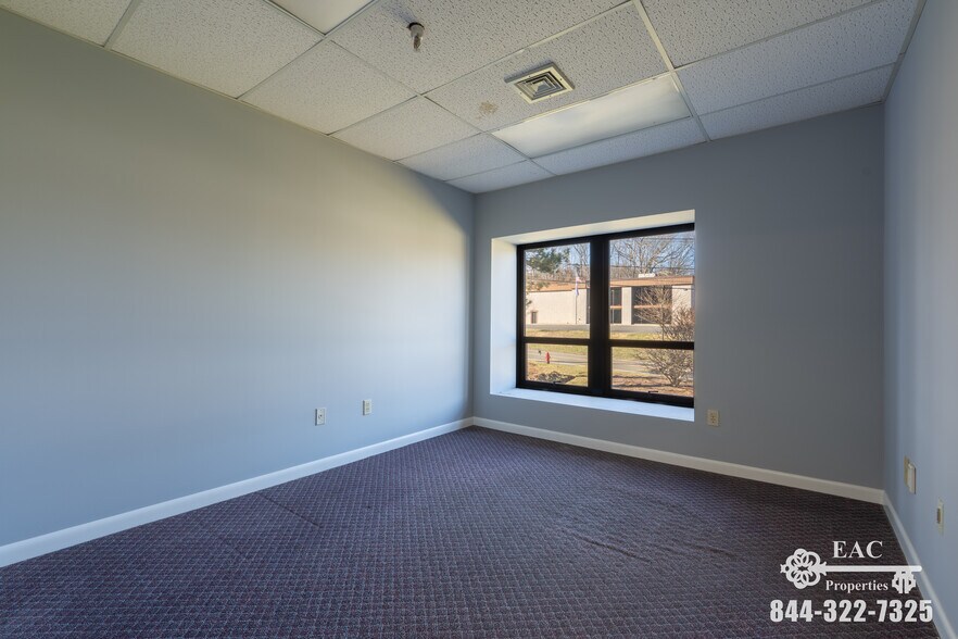 More Photos Of 22 Commerce Rd, Newtown Light Manufacturing For Lease