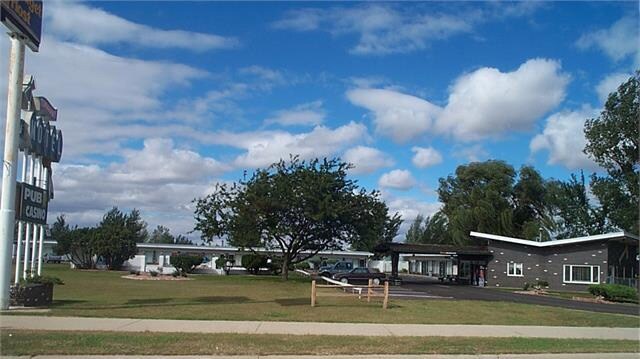 More Photos Of 1313 W Cherry St, Vermillion Hotel For Sale