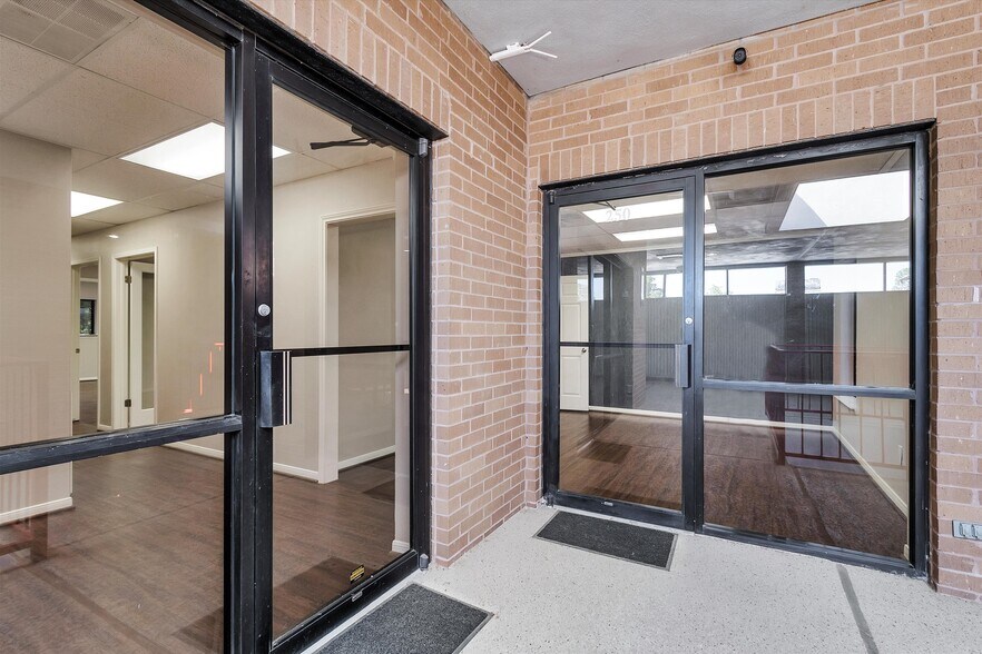 More Photos Of 3421 W Davis St, Conroe Medical For Lease