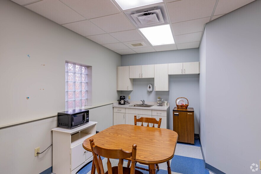 More Photos Of 419 Coyle Curtain Rd, Monongahela Medical For Sale