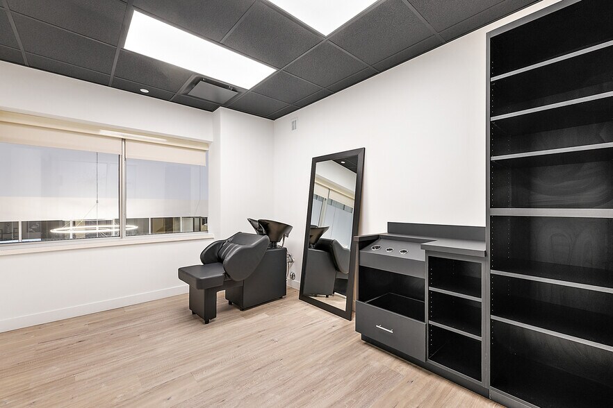 More Photos Of 801-803 W Big Beaver Rd, Troy Office For Lease