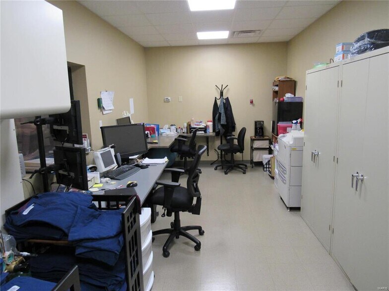 More Photos Of 3 Professional Dr, Alton Office For Lease