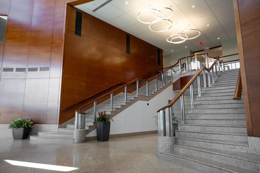 More Photos Of 111 Speen St, Framingham Office For Lease