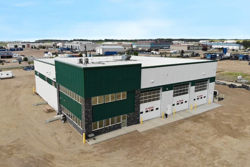 More Photos Of 41 Queensgate Cres, Blackfalds Manufacturing For Lease