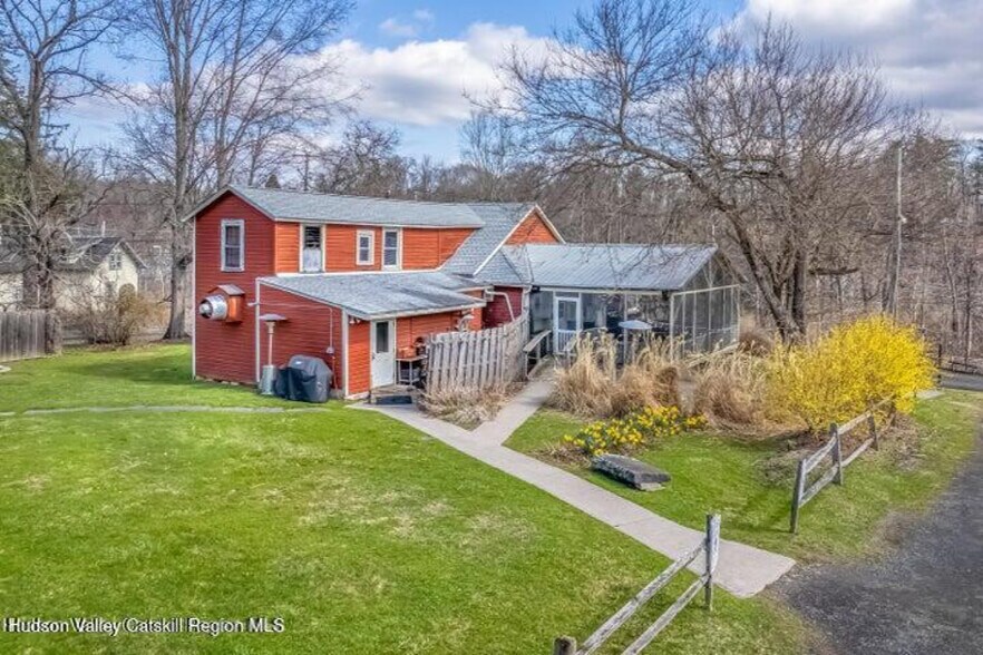 More Photos Of 155 Main St, High Falls Restaurant For Sale