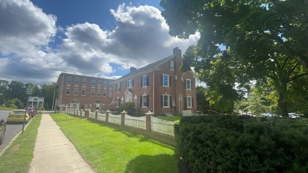 More Photos Of 6 Windsor St, Andover Office For Sale