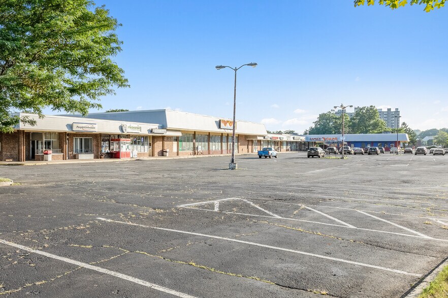 More Photos Of 200-250 Captain Thomas Blvd, West Haven Storefront For Sale