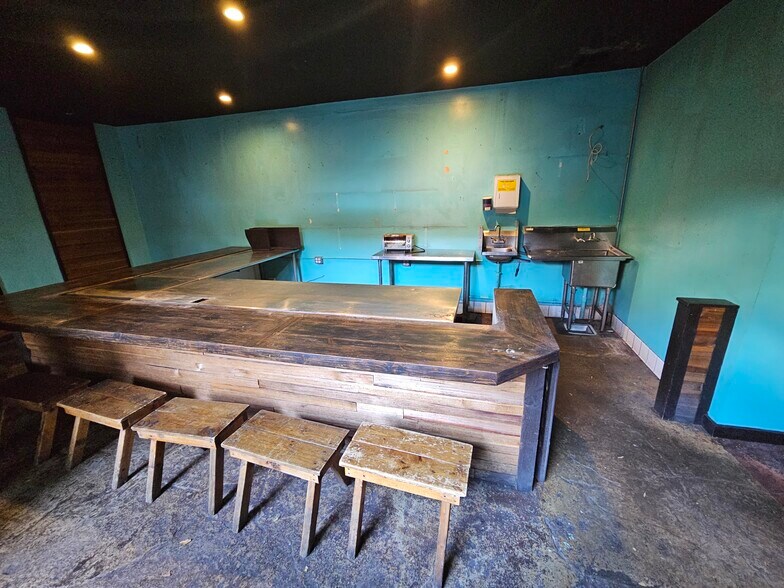 More Photos Of 11026 Magnolia Blvd, North Hollywood Restaurant For Sale