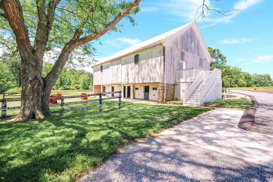 More Photos Of 1902 Jefferson Pike, Knoxville Lodge Meeting Hall For Sale