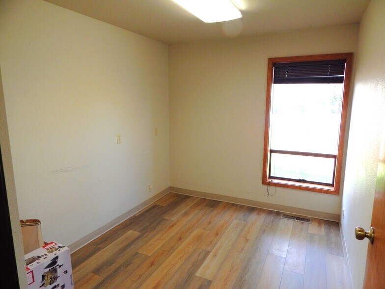 More Photos Of 272 Medical Loop, Roseburg Office For Sale