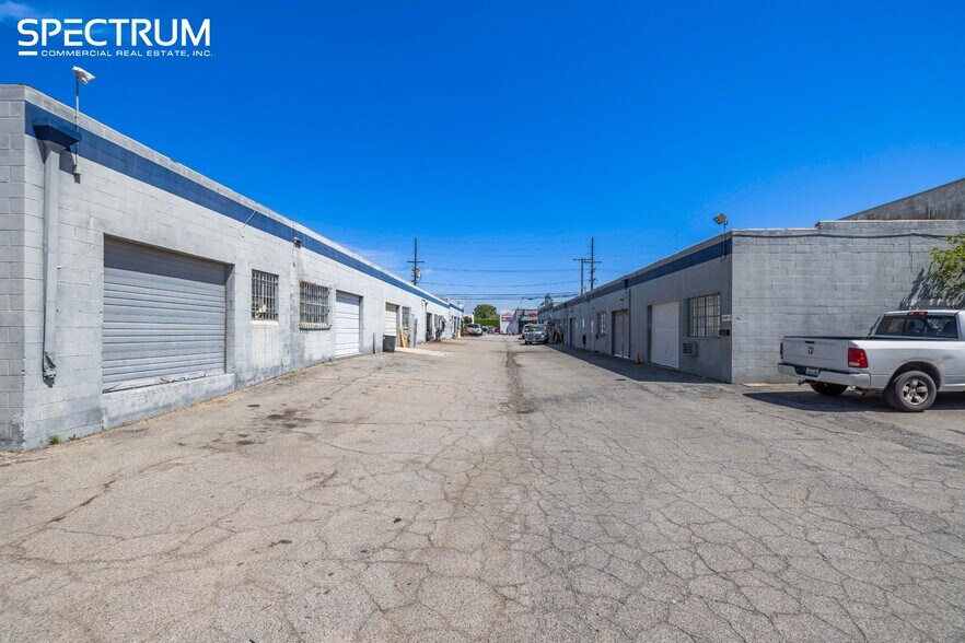 More Photos Of 10035-10043 Canoga Ave, Chatsworth Warehouse For Sale