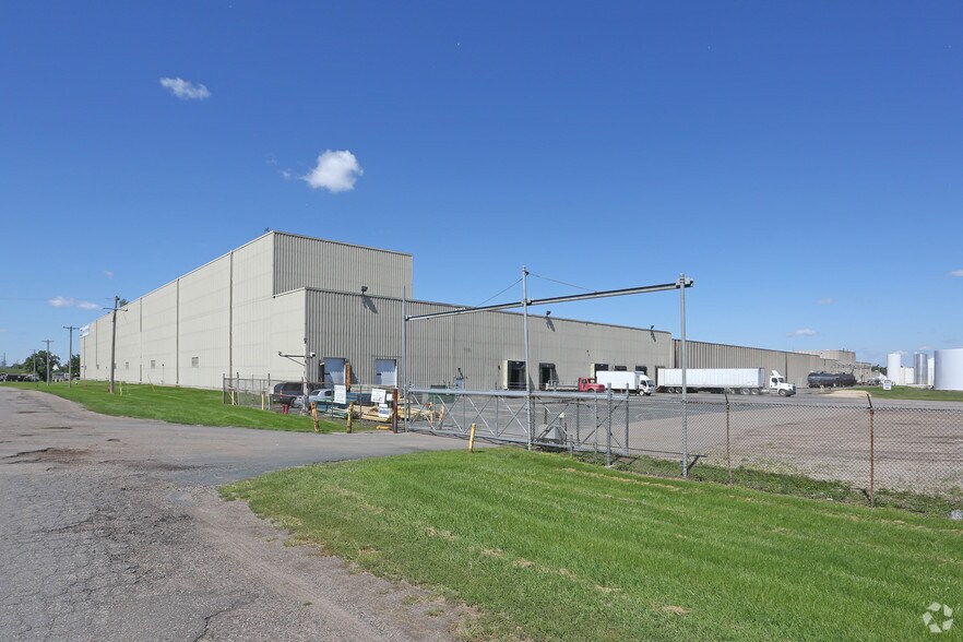 More Photos Of 11600 Courthouse Blvd, Inver Grove Heights Distribution For Lease