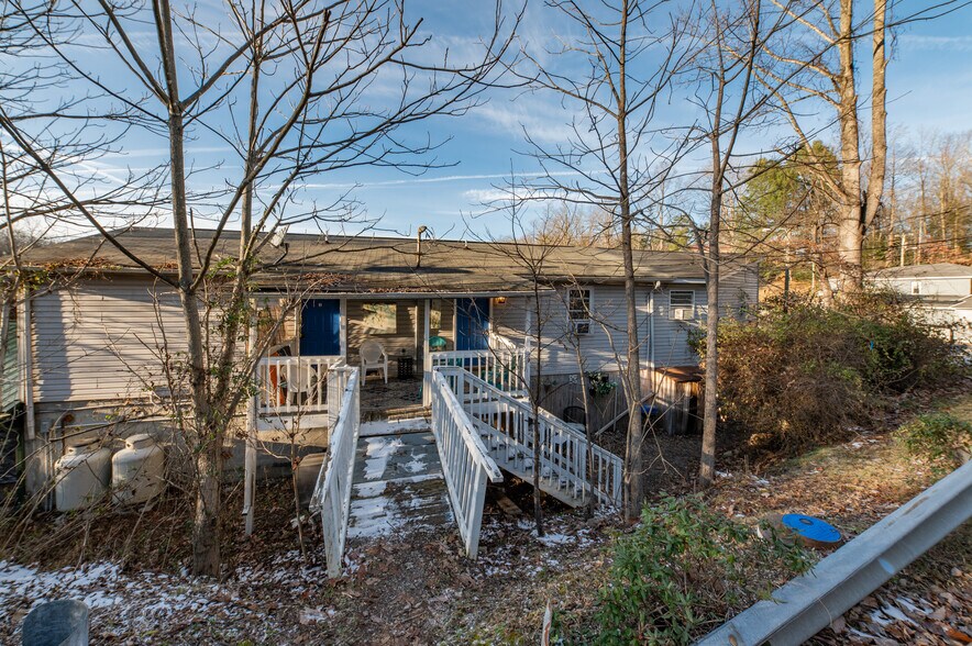 More Photos Of 309 Keller Ave, Fayetteville Storefront Retail Office For Sale