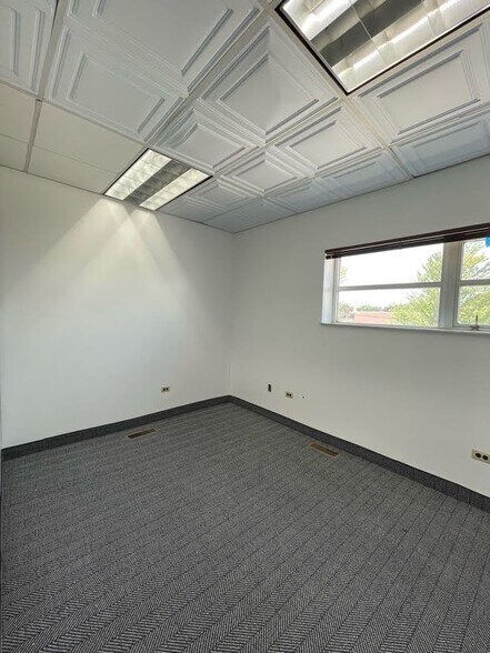 More Photos Of 25315 Kean St, Dearborn Light Distribution For Lease