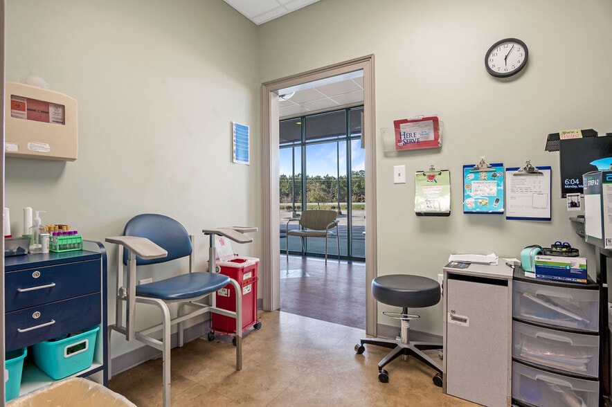 More Photos Of 4275 Western Blvd, Jacksonville Medical For Sale