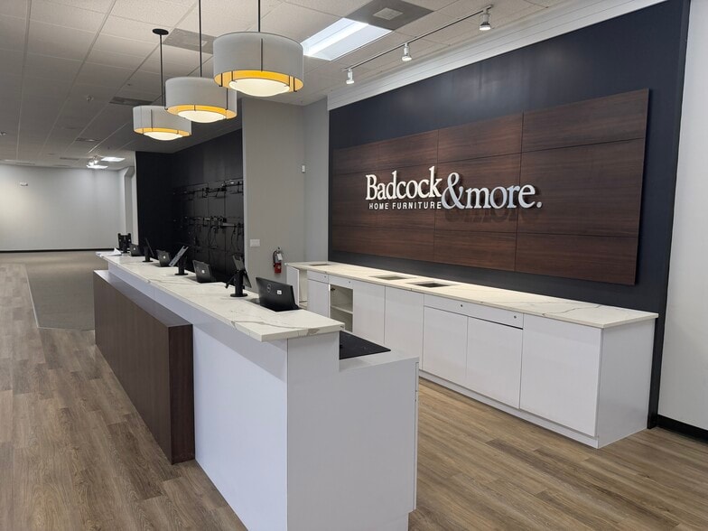 More Photos Of 311 S Ridgewood Ave, Edgewater Freestanding For Lease