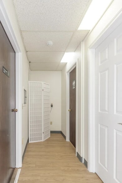 More Photos Of 45 Stiles Rd, Salem Office For Sale