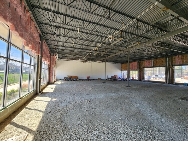 More Photos Of 10463 Manchester Rd, Kirkwood General Retail For Lease