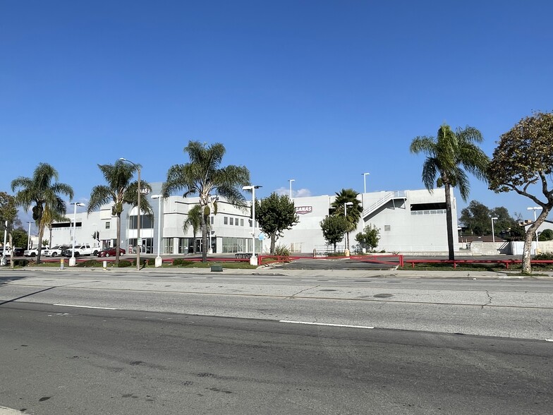 More Photos Of 11705 Valley Blvd, El Monte Auto Dealership For Lease